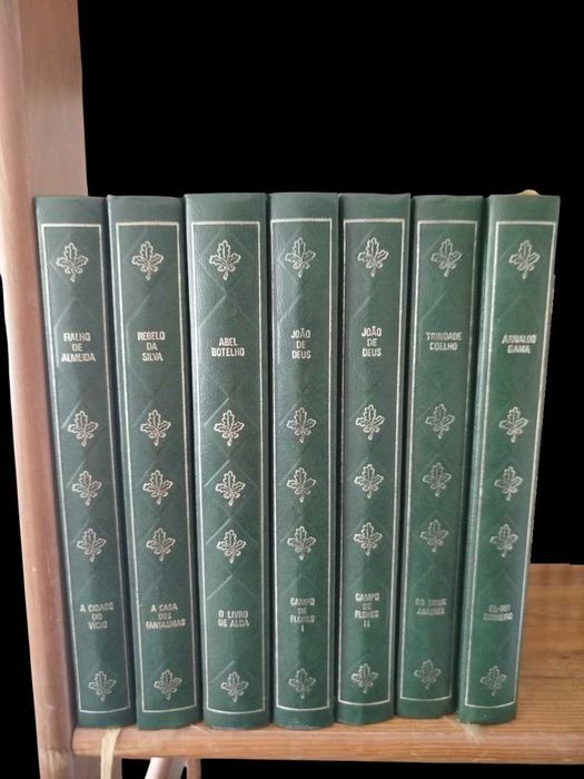 Literatura Portuguesa - 7 Volumes encadernados