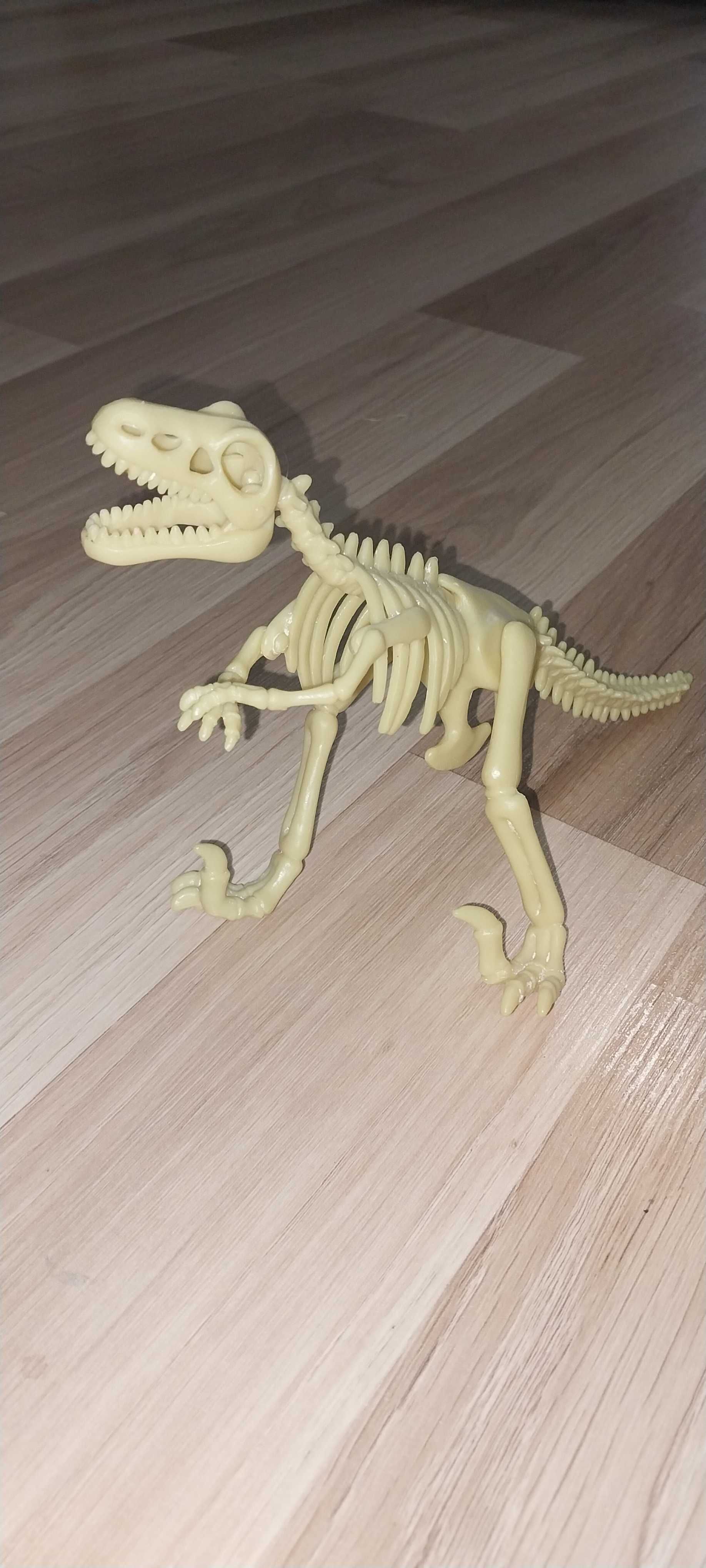 Скелет динозавра фігурка пластикова