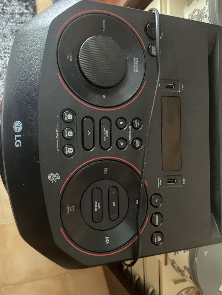 Vendo Lg xboom Ong em perfeito estado nem nenhum detalhe, descrição