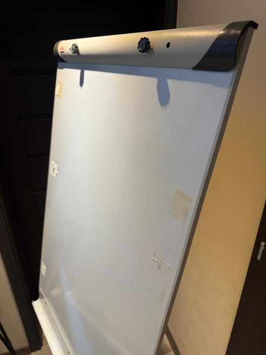 Tablica do pisania markerami na stojaku 90x70cm