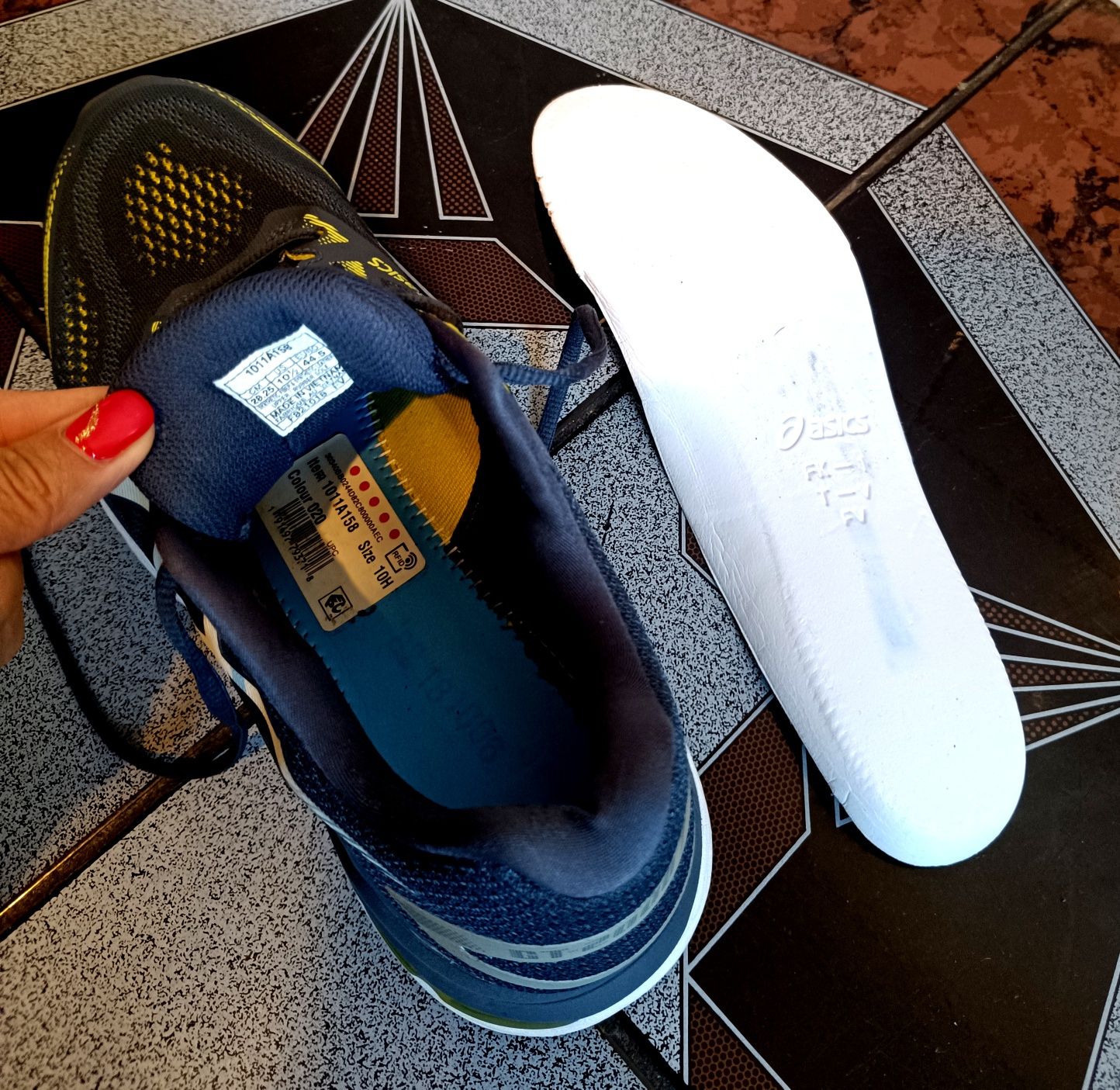 Кросівки чоловічі, бренд ASICS, бренд Salomon
