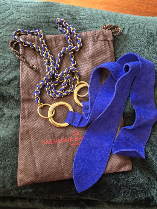 Ozdobny kobaltowy pasek, łańcuch Salvador Bachiller