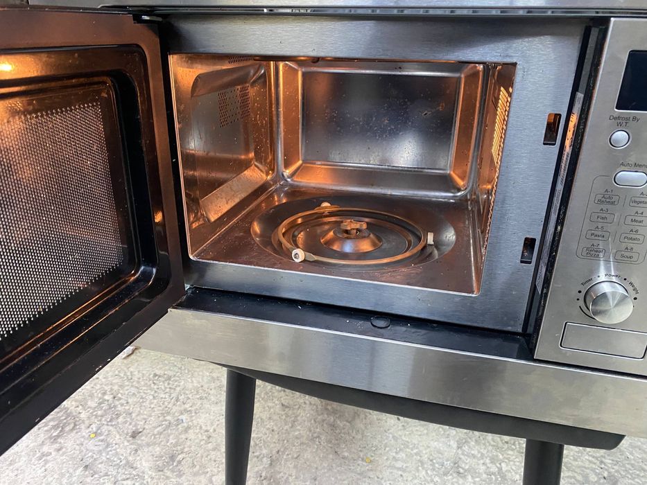 Вмонтована мікрохвильова піч