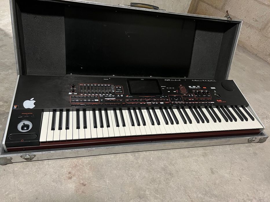 Korg Pa4x Pro 76 teclas com case.