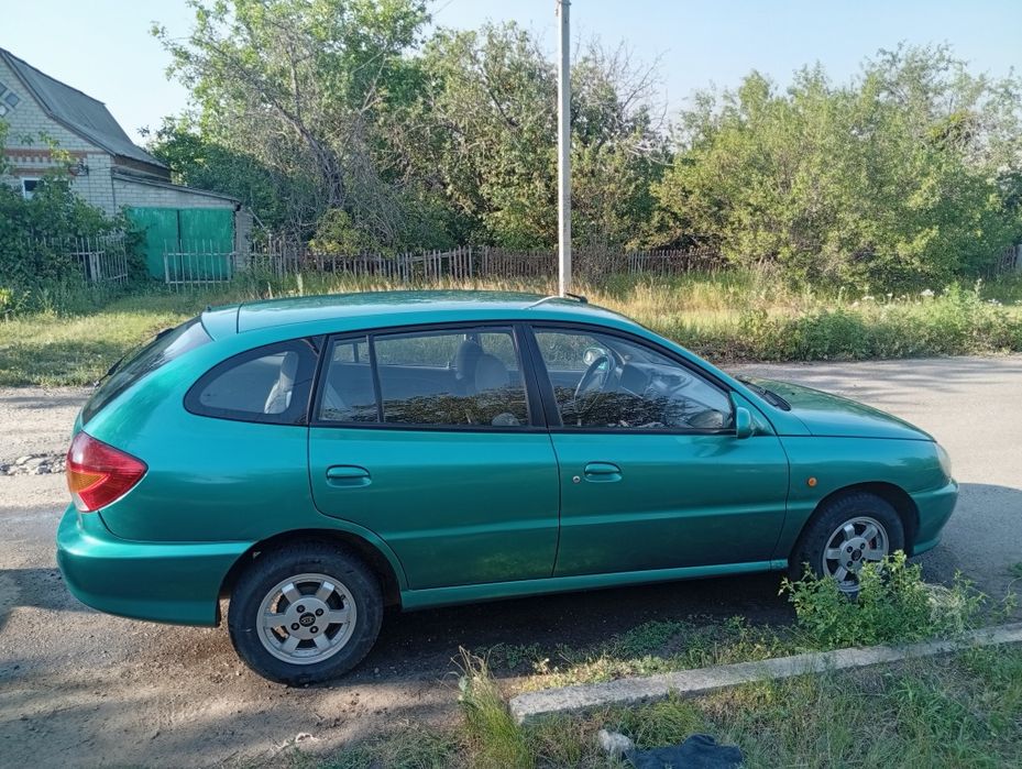 Продам економне авто Kia Rio 1.3 бензин 2000 року