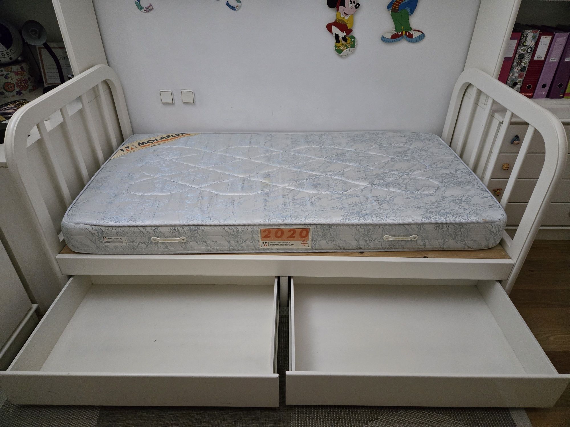 Cama corpo e meio com colchão