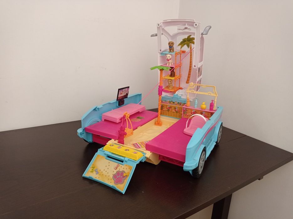 Barbie Wakacyjny Kamper Pojazd Piesków