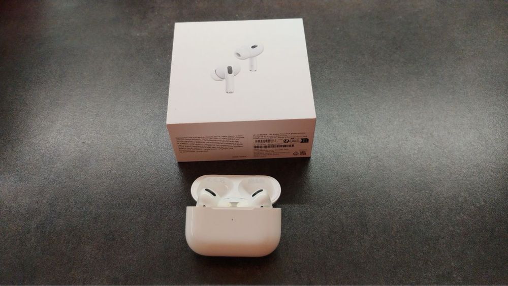 Apple AirPods Pro białe, etui ładujące