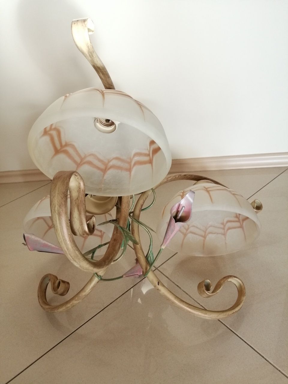 Żyrandol i lampa stojąca. Model Kalia.