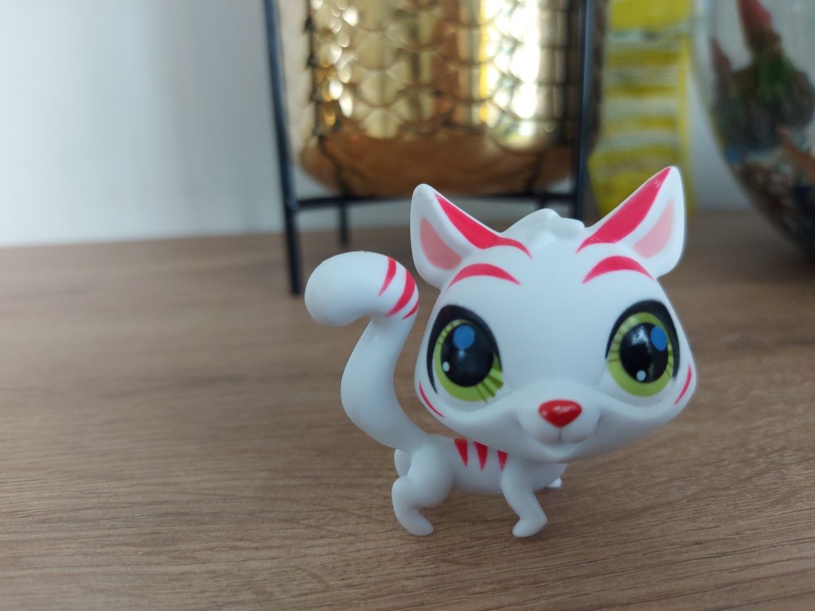 Figurka Littlest Pet Shop LPS biały tygrys #3054 Hasbro