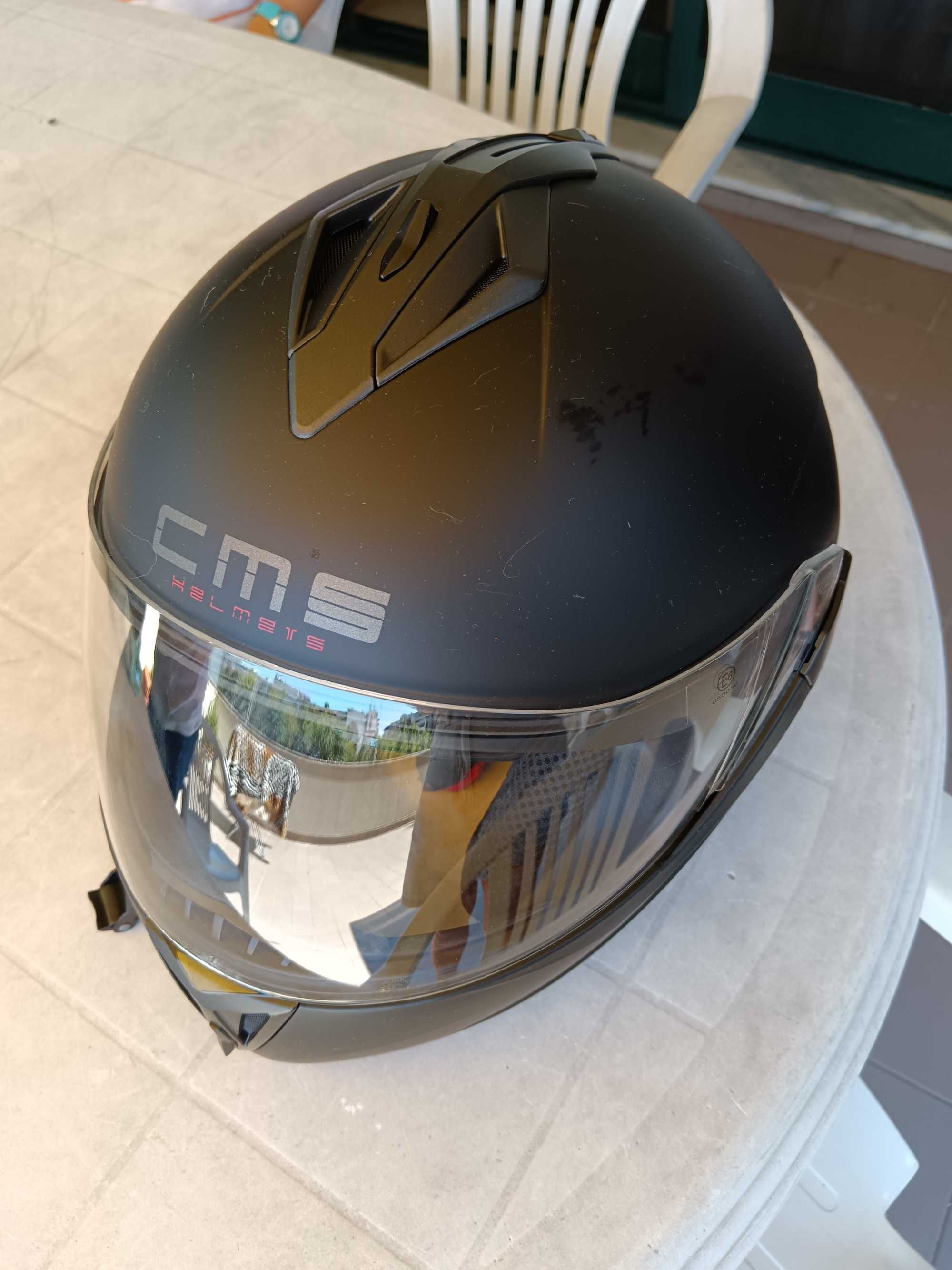 Casaco motard e capacete