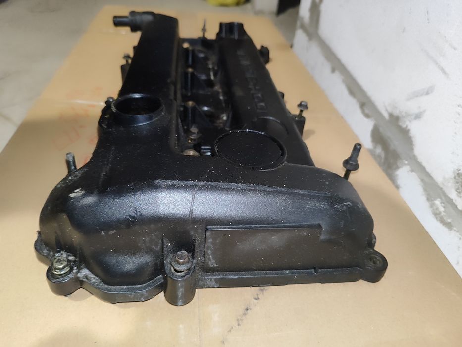 Клапанна кришка мотор 1.8. Мазда 5. Форд