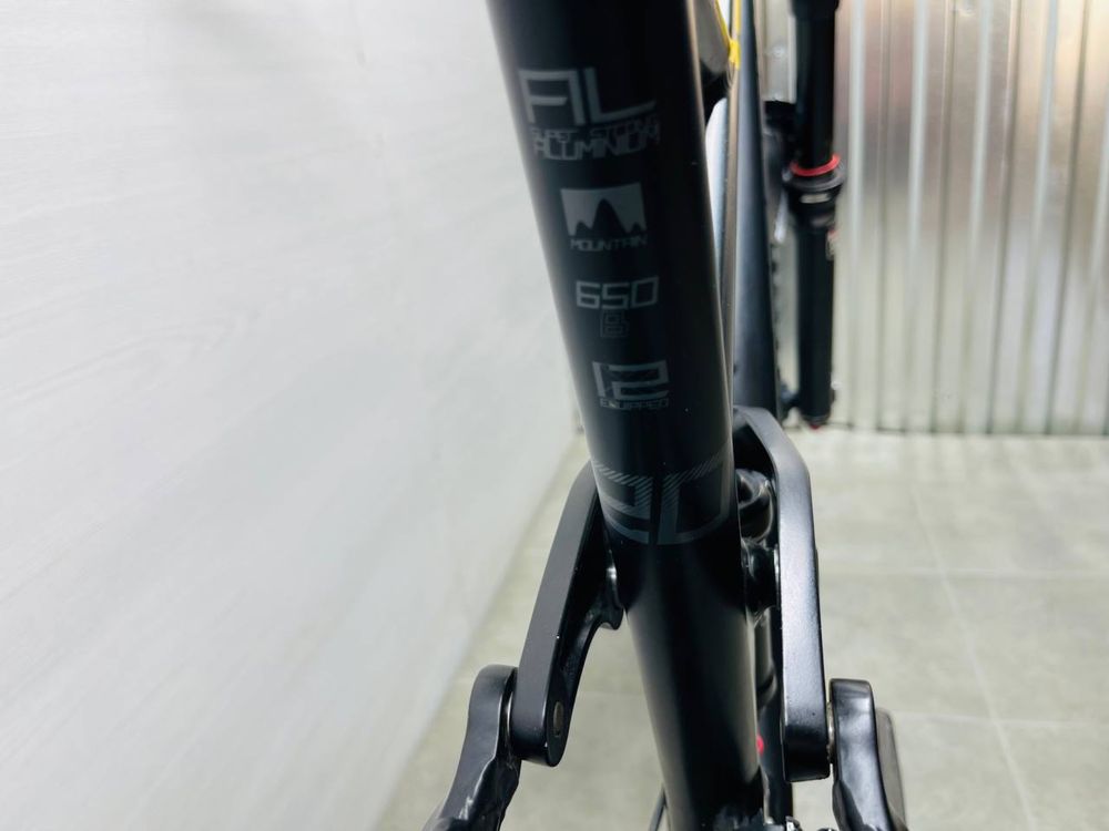 Топовий Двухпідвіс 160мм L Radon Slide 9.0 HD Rock Shox Pike Monarch