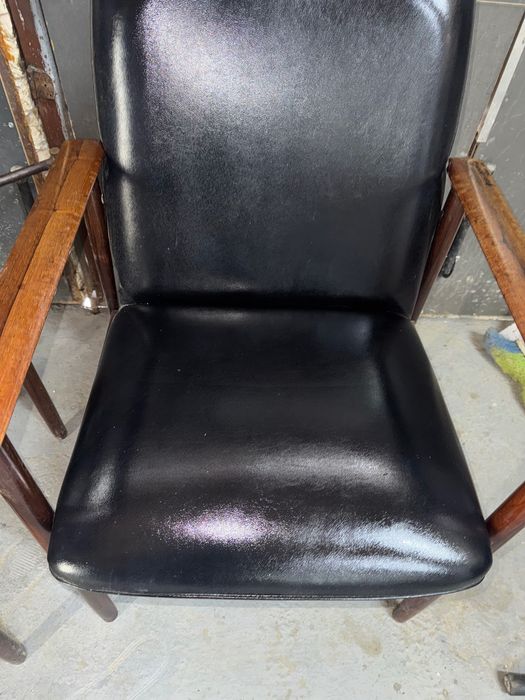 Датське тикове крісло від Фінна Юля