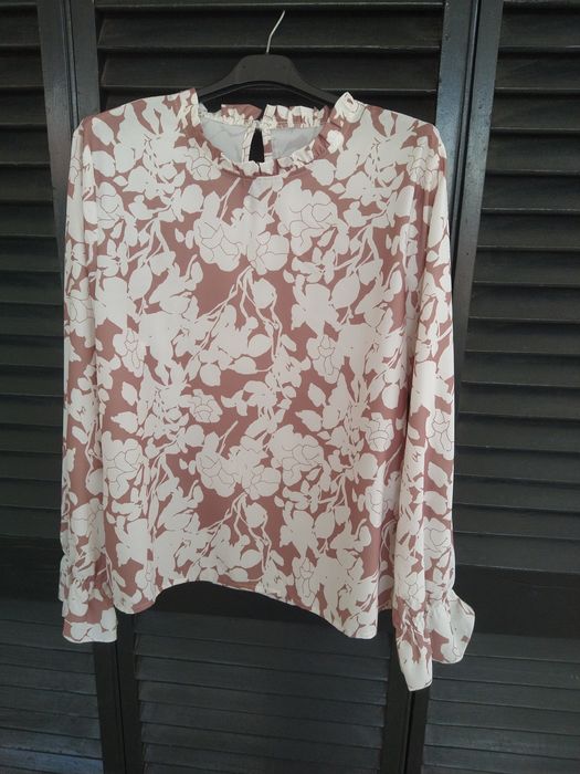 Blusa com padrão floral e folhos, romântica e elegante- Tam. XXL- Nova