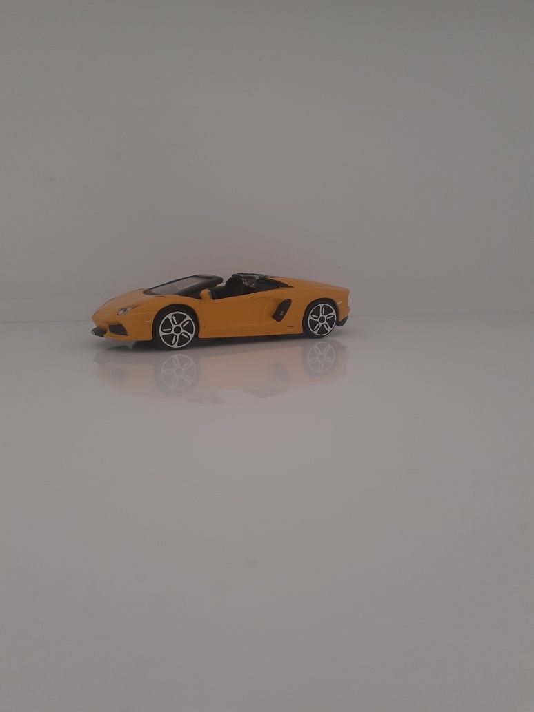 Zabawka model autko Lamborghini Aventador Lp-700 Burago skala 1:45