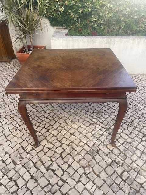 mesa de madeira quadrada
