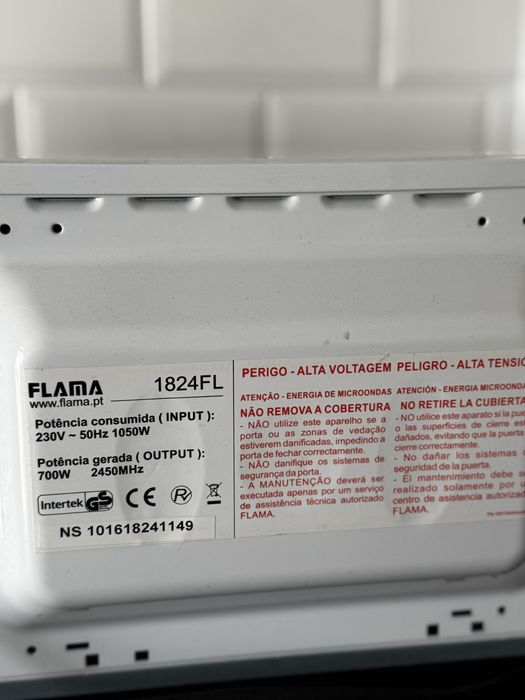 Microondas modelo Flama 1824FL