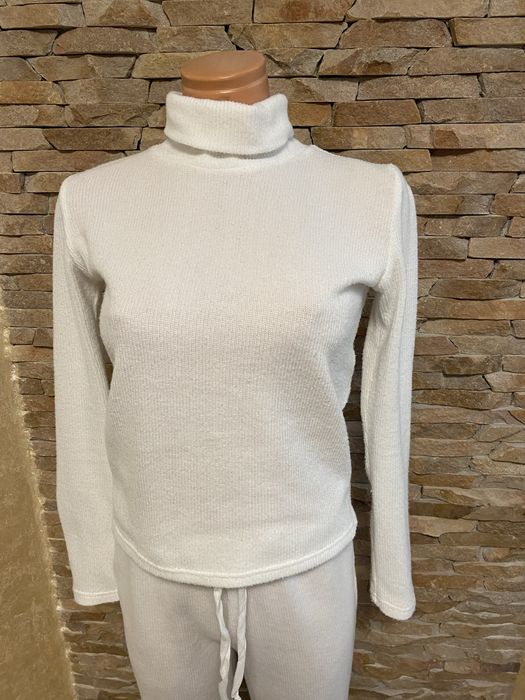 Костюм вʼязаний білий жіночий