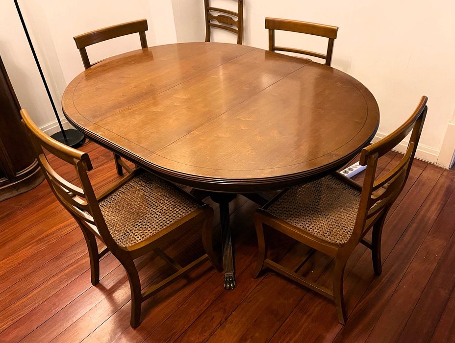 Mesa de jantar, cerejeira, até 14 pessoas