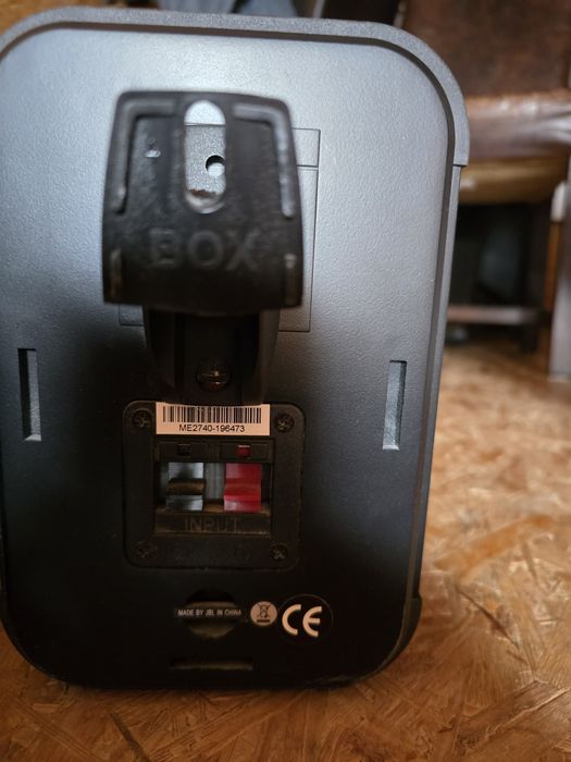 2 głośniki JBL + 1 mały centralny Harman/ Kardon