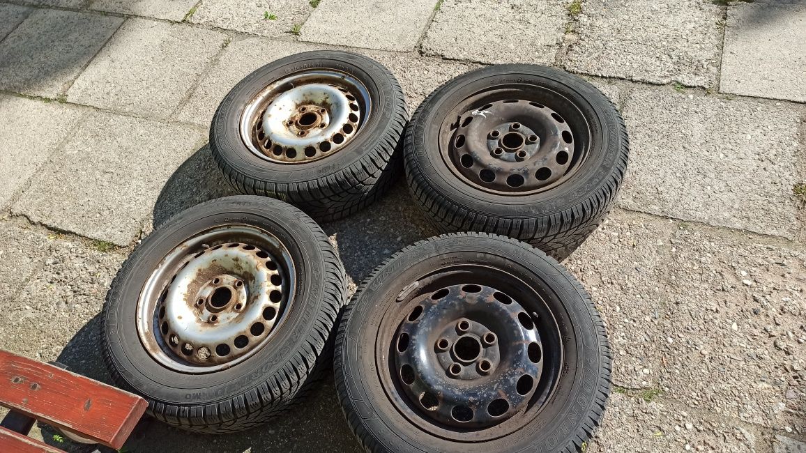 Opony Zimowe Z Felgami Dunlop 195/65 R15 Bieżnik 6mm