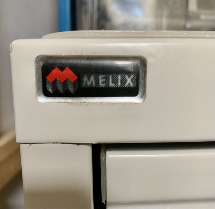 Arquivo em metal