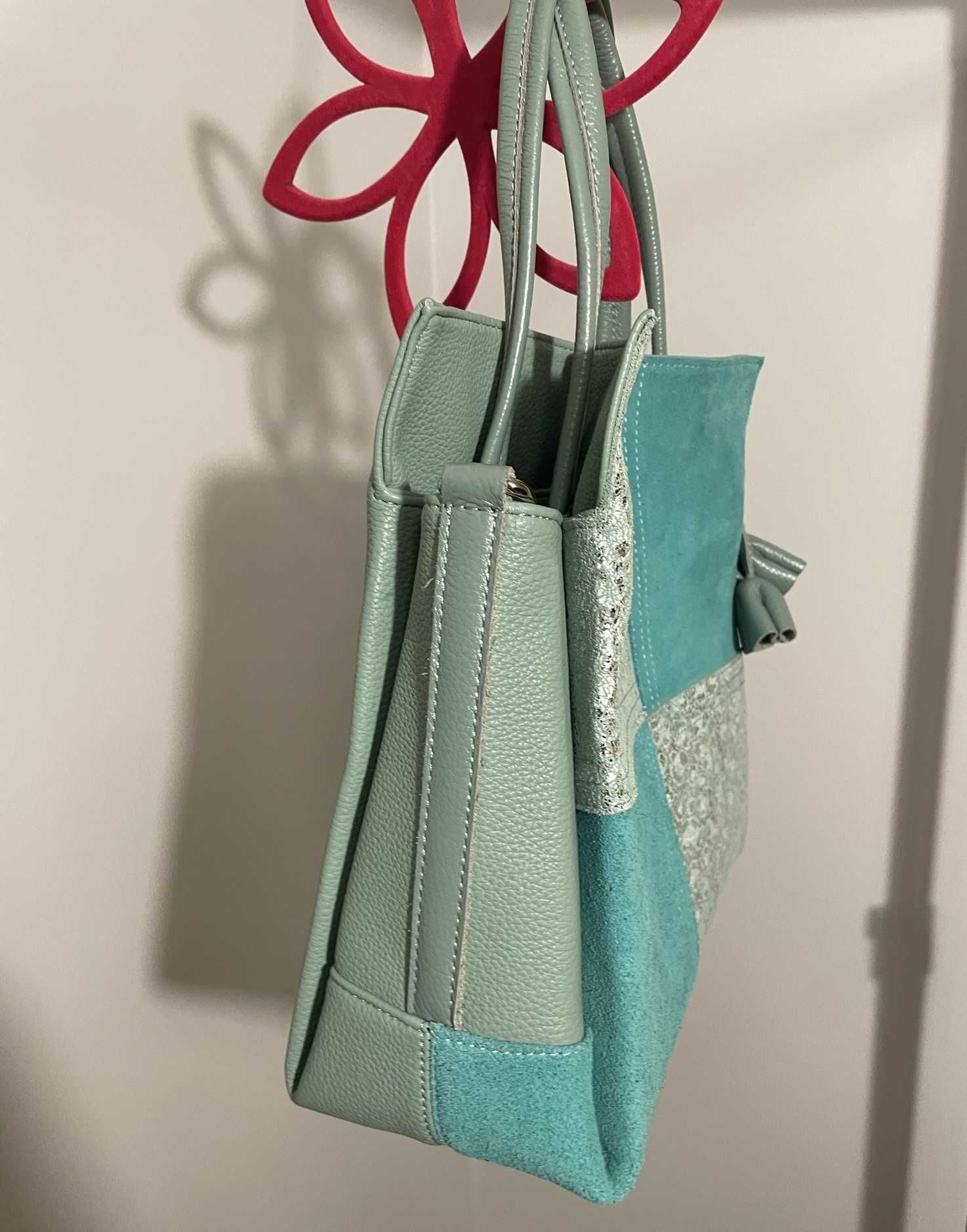 zielona miętowa torebka shopper metaliczna zamszowa z uszami i paskiem