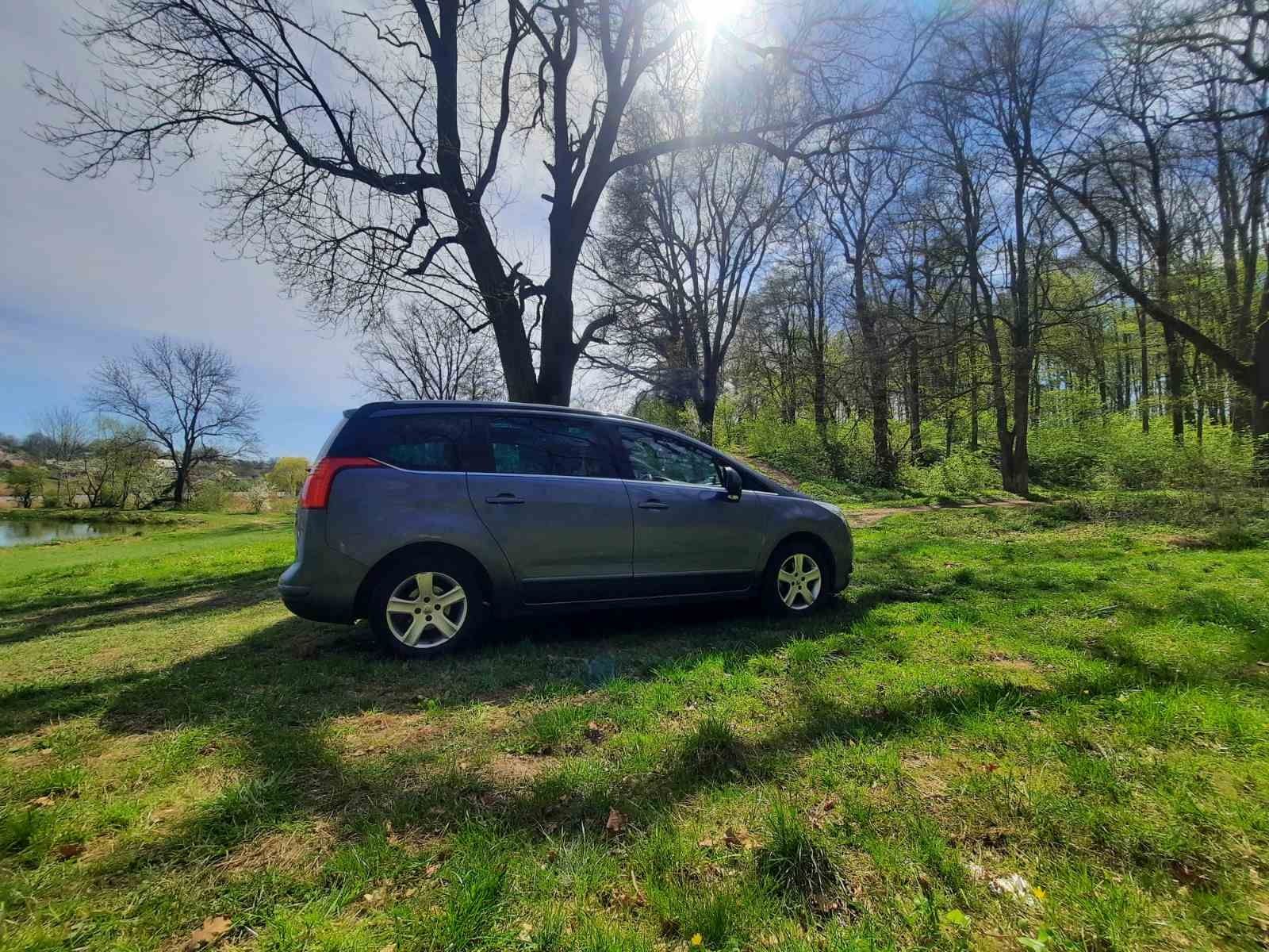 Peugeot 5008.в максимальной комплектации