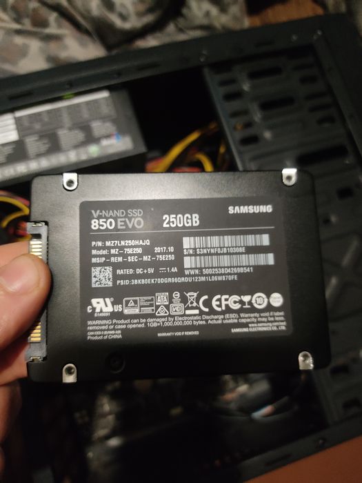 Игровой ПК в очень хорошем состоянии i5 7500 Rx470 8gb 16ddr4 монитор