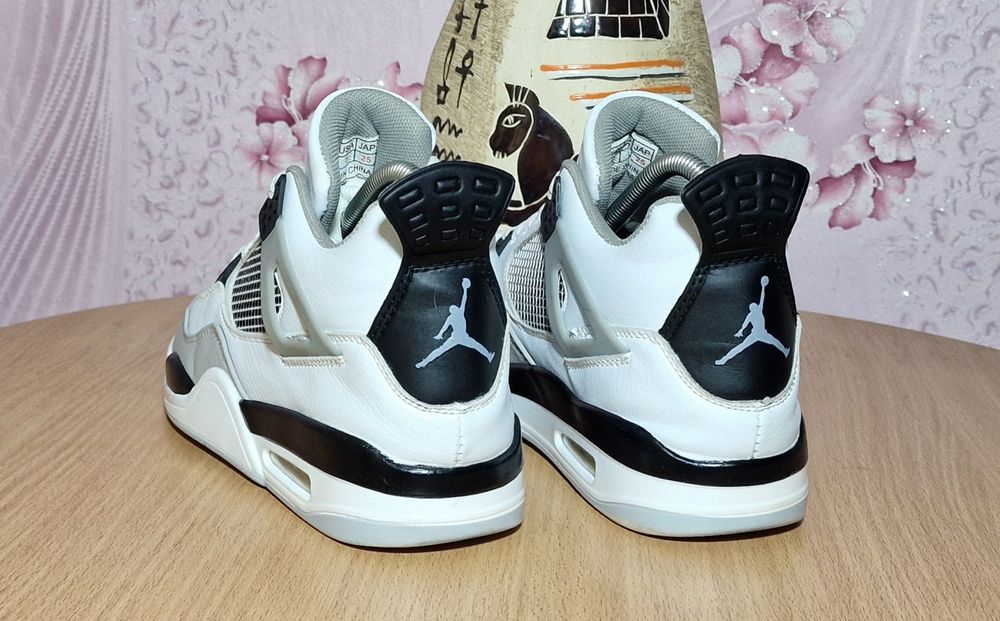 Кроссовки Air Jordan 4 Retro (40 размер)