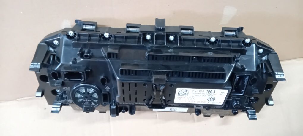 VW T Cross 1.0 tsi licznik ,zegary wirtualne wersja europejska.