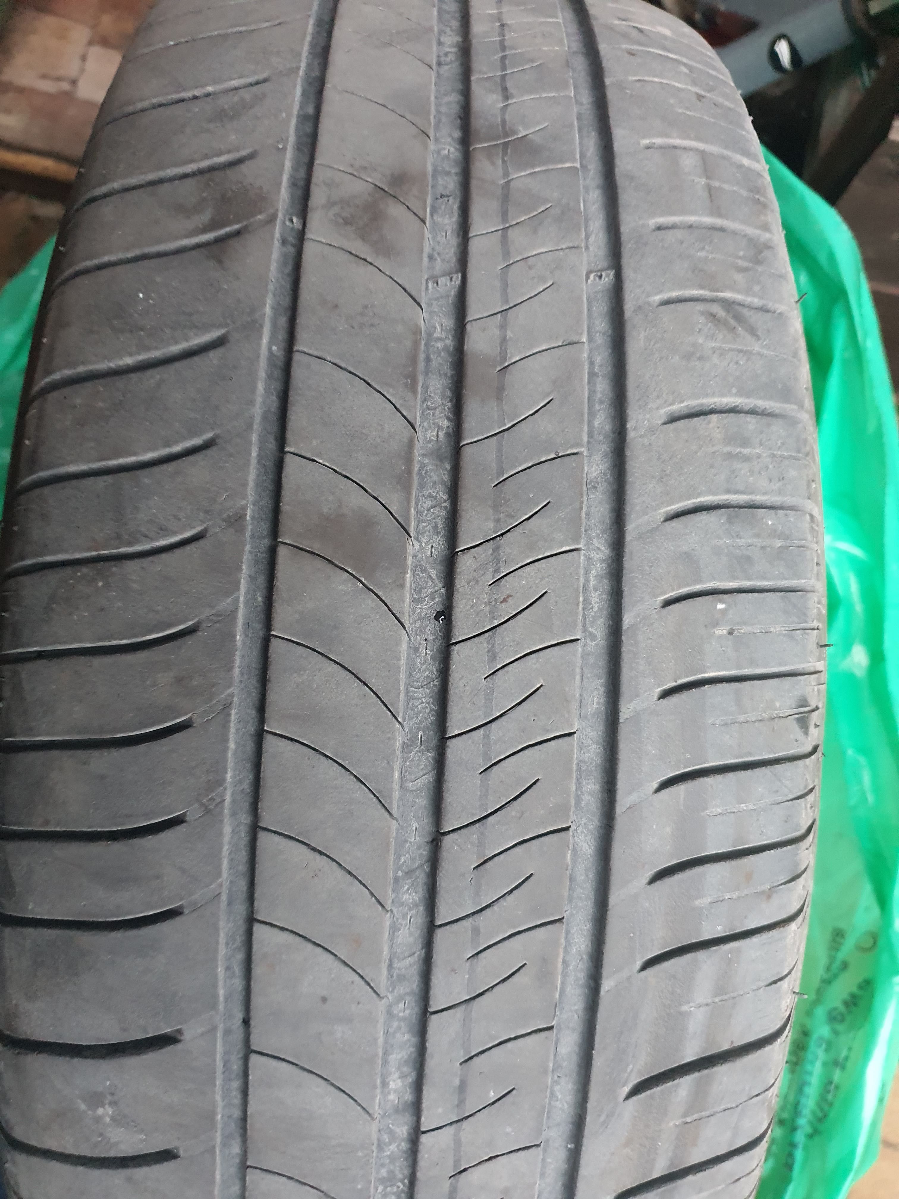 Sprzedam tanio opony używane letnie Michelin Energy Saver 215/60/R16