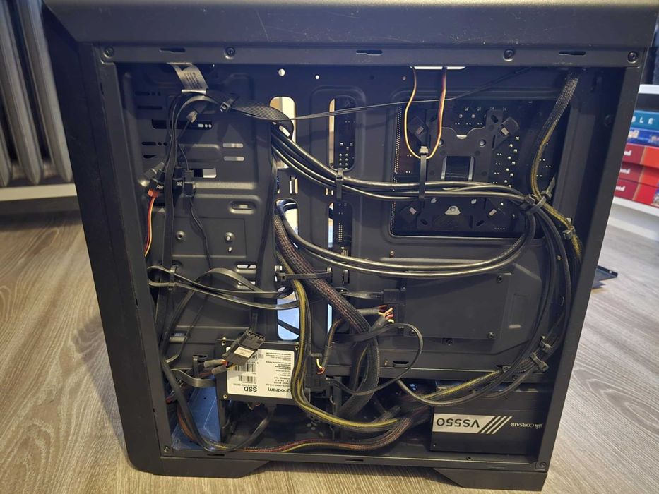 Komputer PC +klawiatura, monitor, 7 6700 / 1070 8GB / 24GB RAM