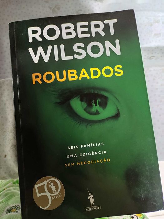 Livro Roubados de Robert Wilson