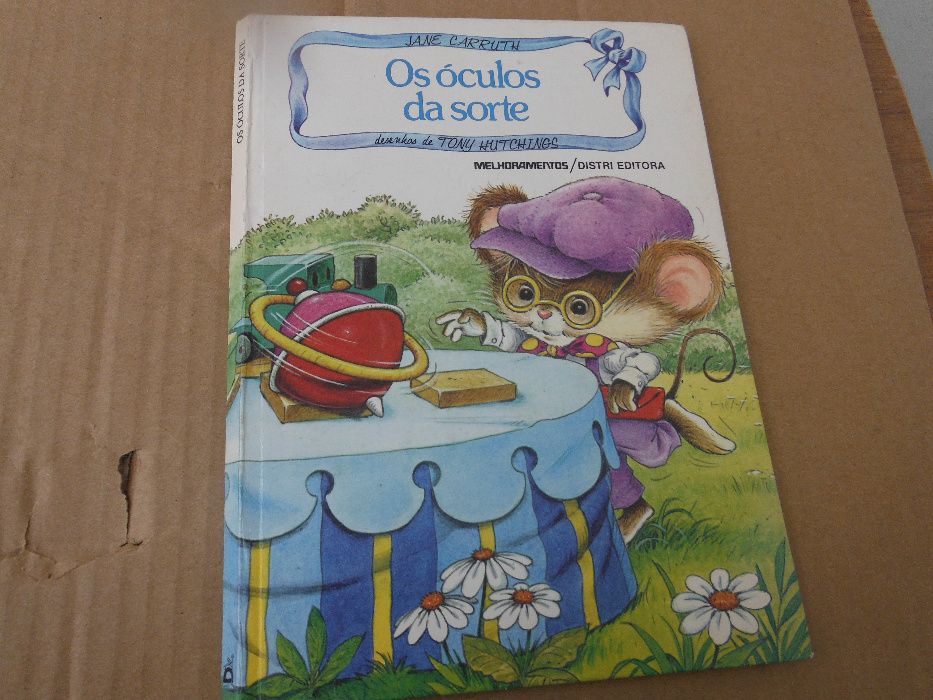 Vários livros com mais de 50 anos