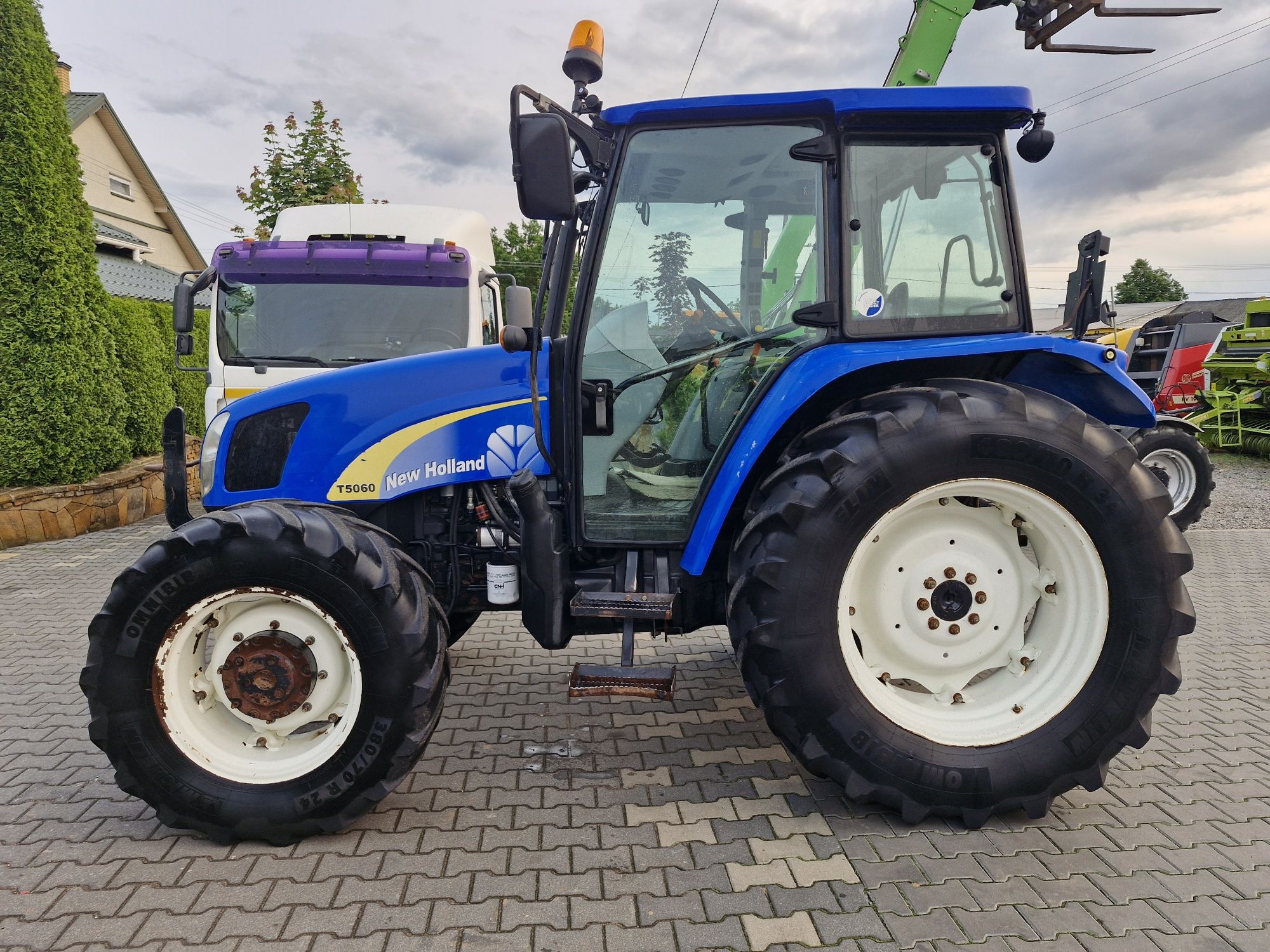 Ciągnik rolniczy New Holland T5060  Klimatyzacja