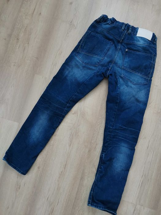 Завужені жіночі джинси бренду H&M