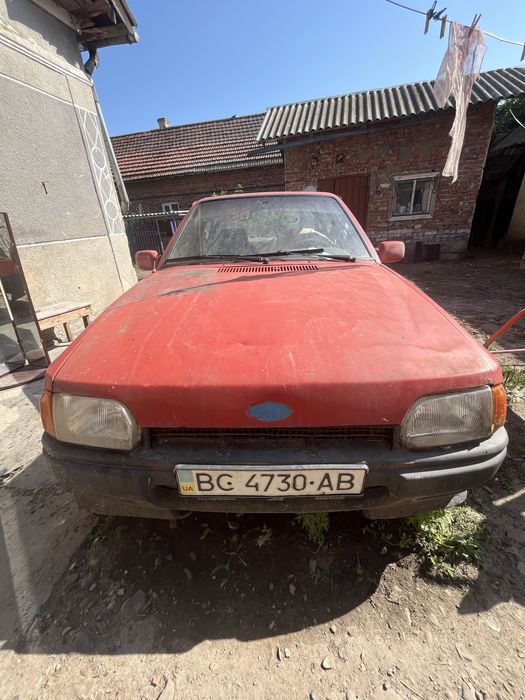 Форд Оріон Червоний