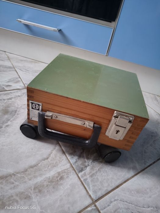 Шкатулка чемоданчик на колесах раритет