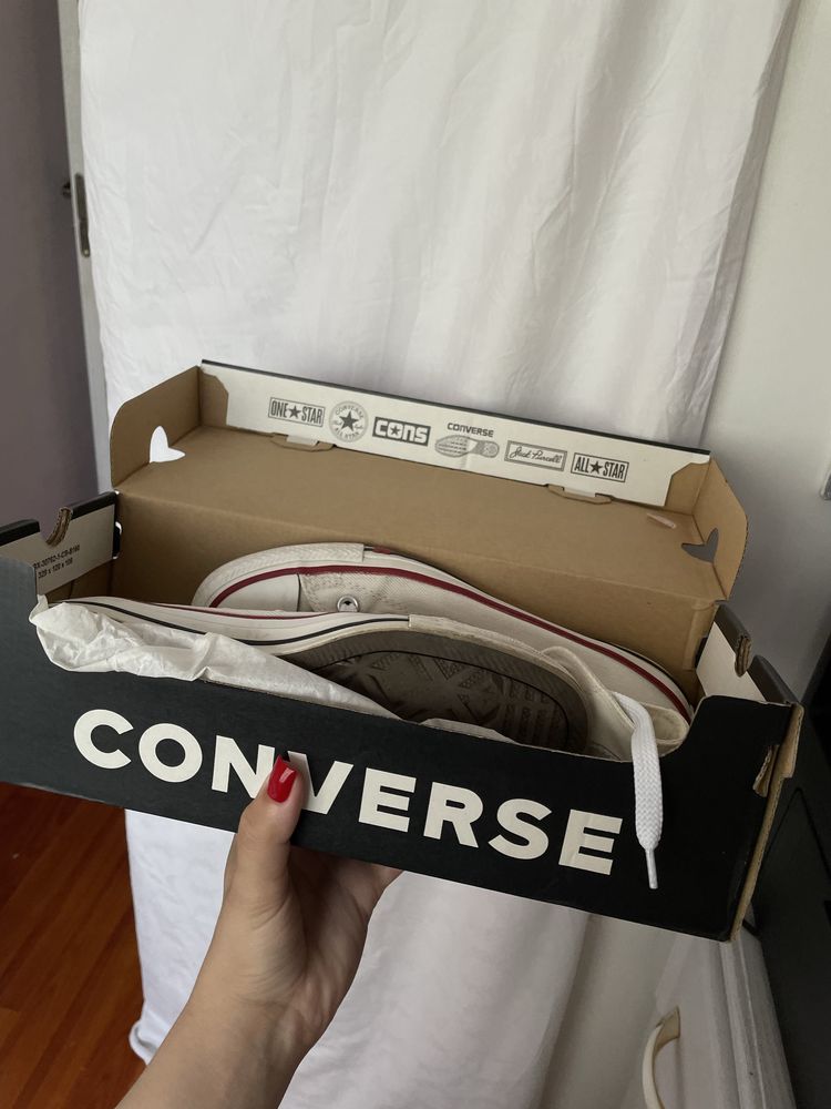 Оригінальні жіночі кеди Converse