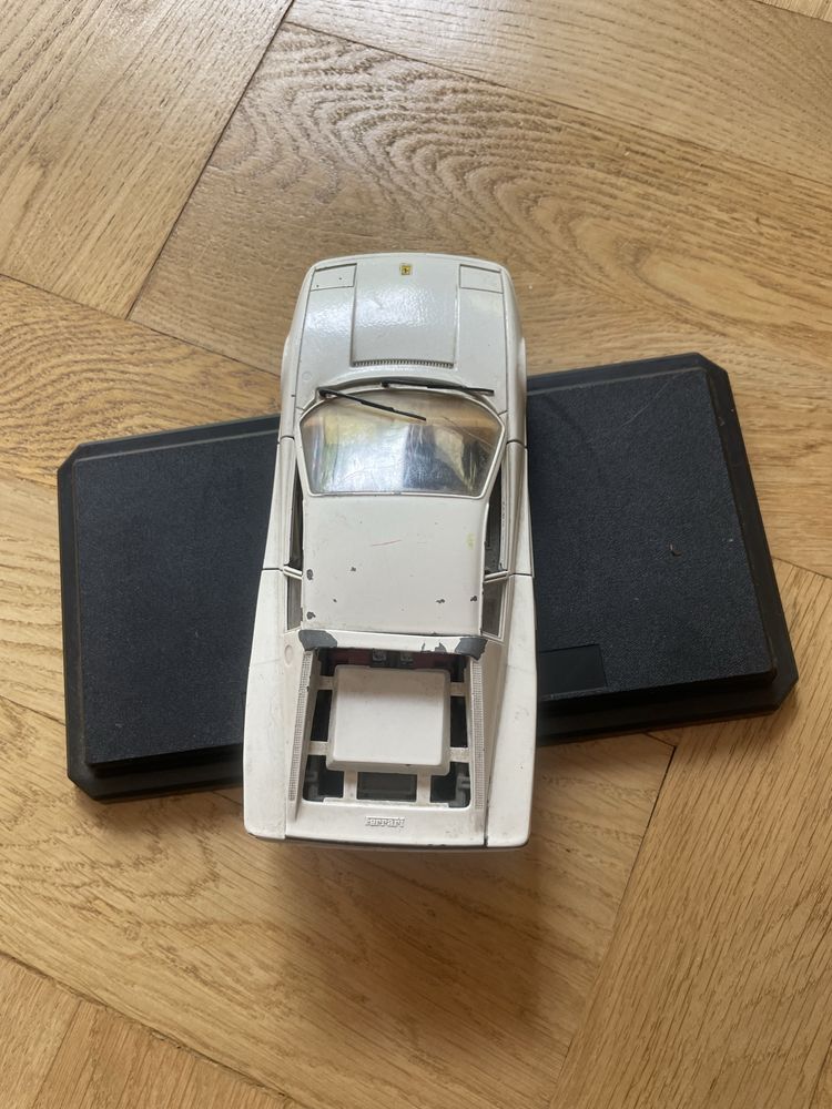 Model Ferrari Testarossa - Bburago