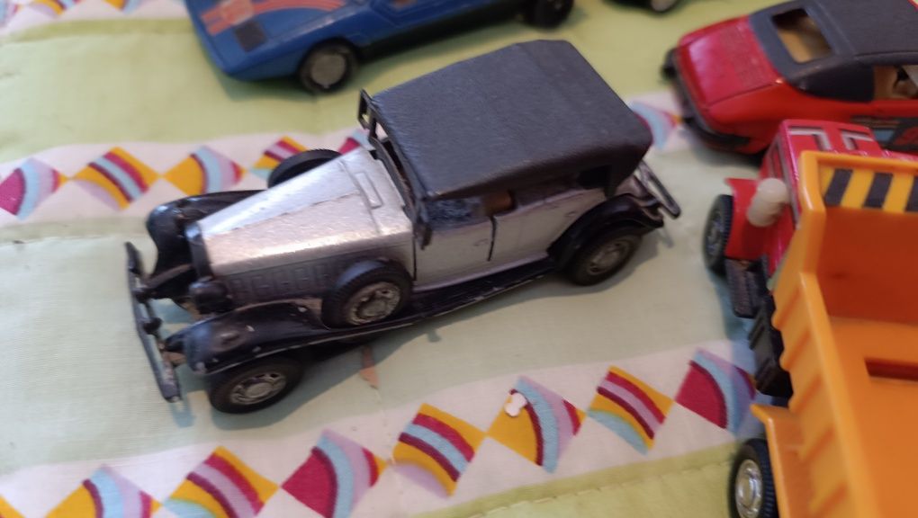 Carros de coleção escala 1:43