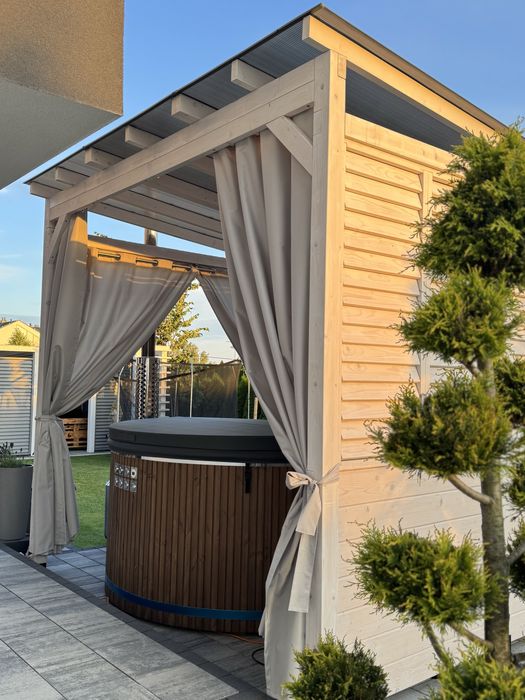 Atlana Altanka ogrodowa, ruchome żaluzje, poliweglan na dachu