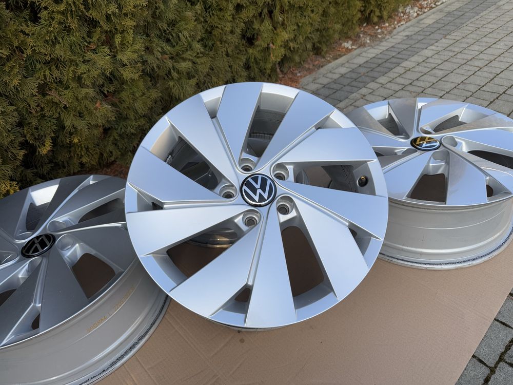 Felgi 17 cali oryginał VW GOLF 8 VIII MK8 Passat Tiguan Caddy