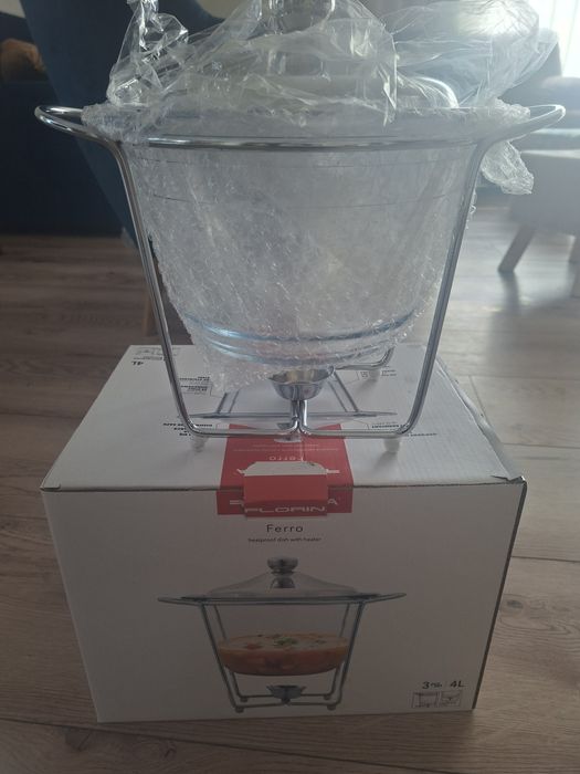 Naczynie żaroodporne z podgrzewaczem garnek