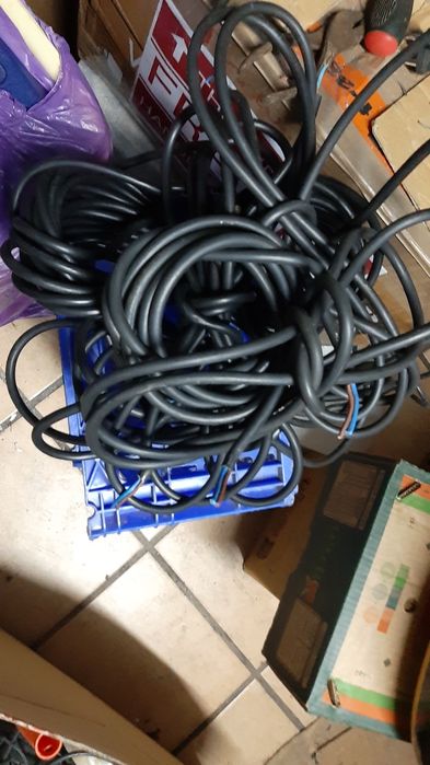 Mais de 15 metros de fio elétrico