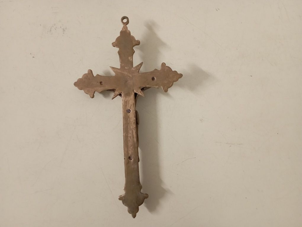 Crucifixo em latão