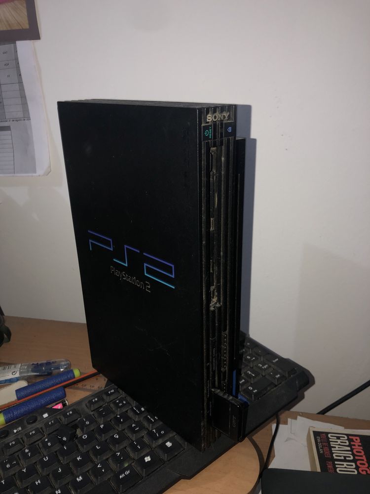Vendo Playsattion 2 c/2 comandos +8 jogos + cartão de memoria 8mb