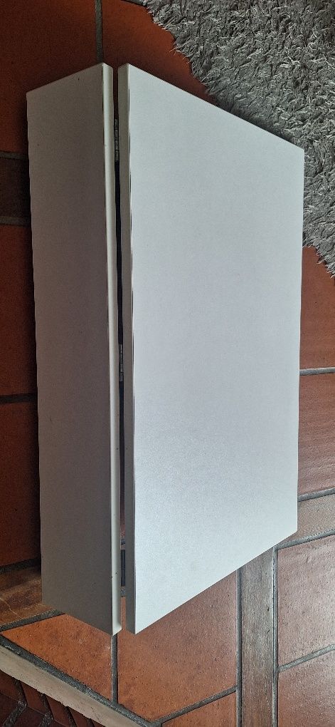 Vendo mesa dobrável branca.